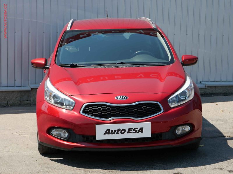 Kia Ceed (2014) 1.6 GDi, ČR, AC - fotka 2 z 15