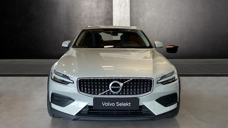 Volvo V60 Cross Country Pro, B4 AWD, 145 - fotka 3 z 29