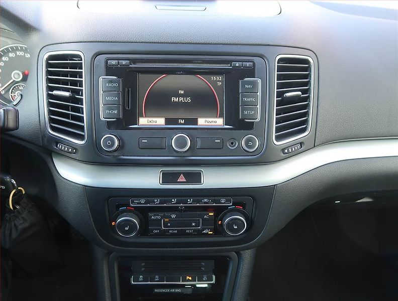Volkswagen Sharan (2011) Highline 2.0 TDI, Navi - fotka 12 z 15