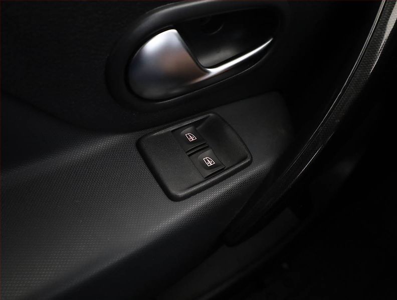 Dacia Logan (2019) 1.0 SCe, Park. senzory - fotka 14 z 15