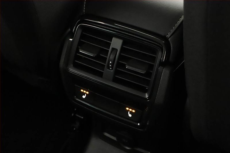 Škoda Karoq (2024) 2.0 TDI, Drive, FullLed - fotka 15 z 16