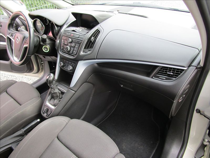 Opel Zafira Tourer 1.6CDTi aut. Klima, pan - fotka 17 z 42