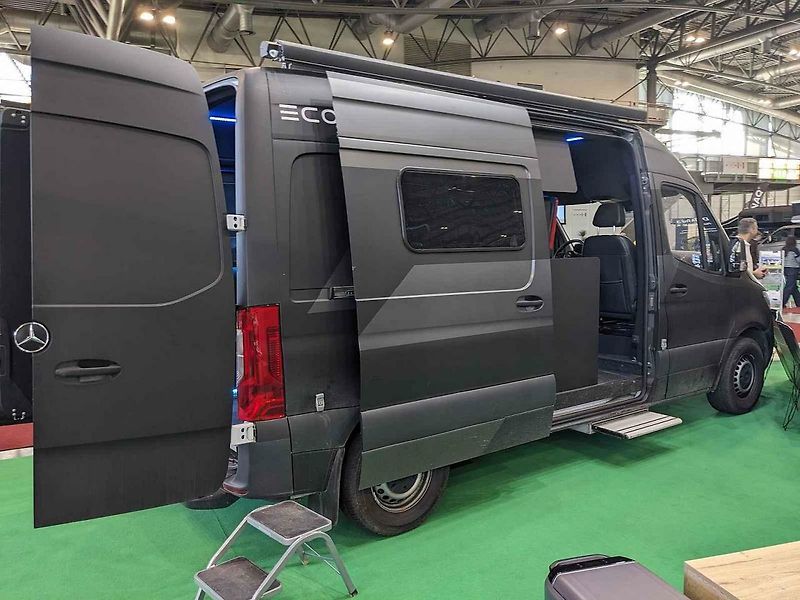 Na Caravaningu se představily expediční speciály, které zvládnou projet i Saharou