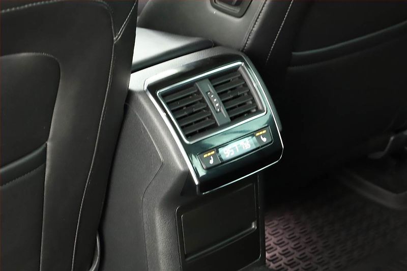 Škoda Superb (2016) Style 2.0 TDI, 4X4, Kůže - fotka 14 z 19