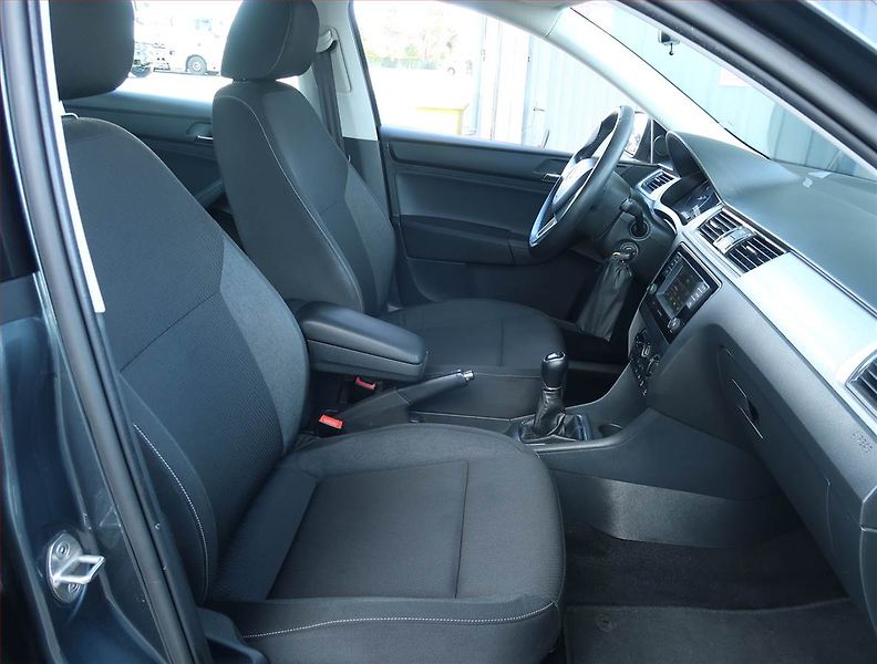 Škoda Rapid (2016) Spaceback 1.2 TSI, Serv.kniha - fotka 9 z 17