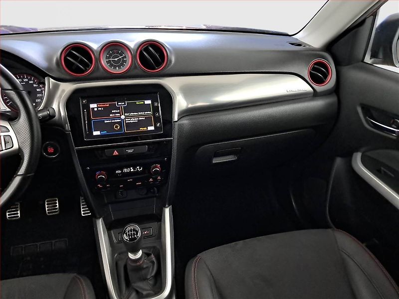 Suzuki Vitara (2017) Elegance 1.4 BoosterJet, 4X4 - fotka 8 z 20