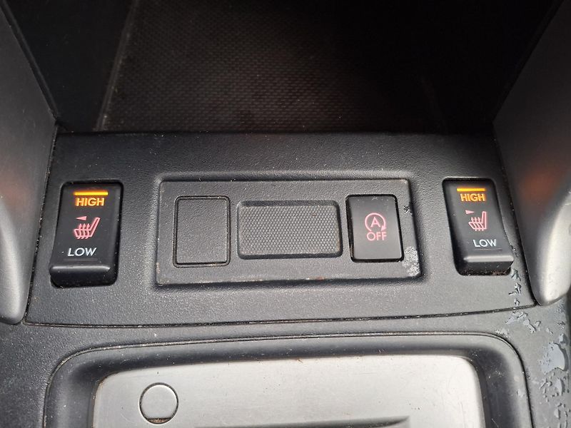 Subaru Forester 2.0 benzin  Rezervace - fotka 33 z 43