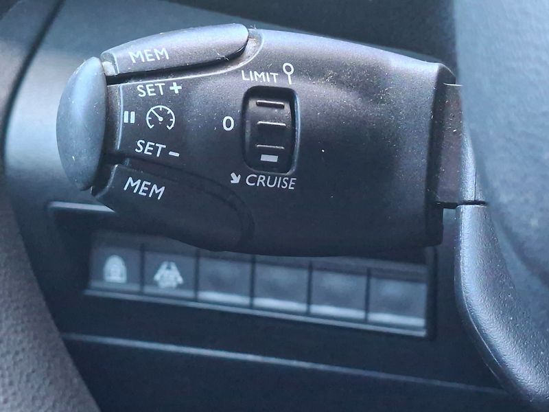 Citroën Berlingo (2020) 1.5HDi 75kW FEEL-NOVÉ ČR-DPH - fotka 16 z 35