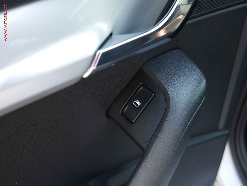 Škoda Octavia (2015) 1.6 TDI, ČR, AC, výhřev sed. - fotka 12 z 16