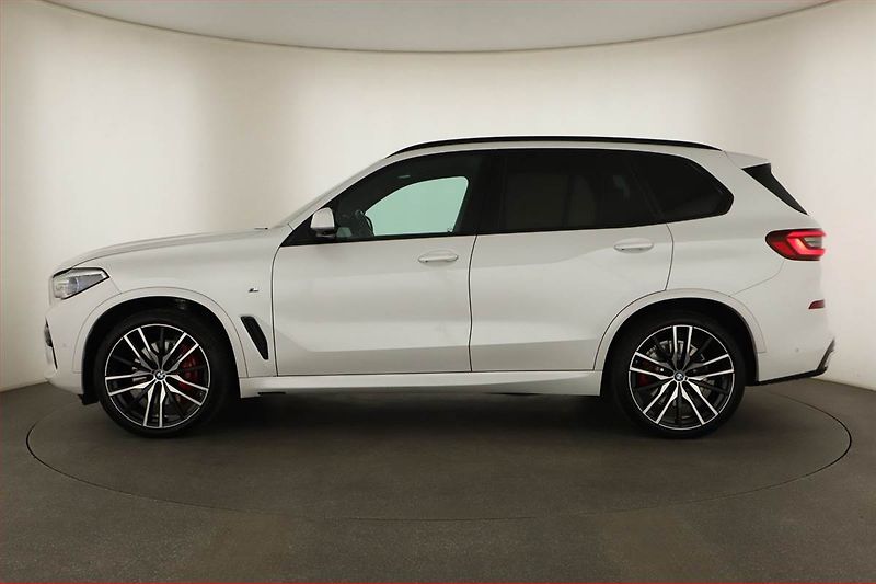 BMW X5 (2021) xDrive30d - fotka 3 z 29