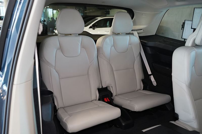 Volvo XC90 B5 PLUS AWD, Vzduch, Ventilace - fotka 45 z 47