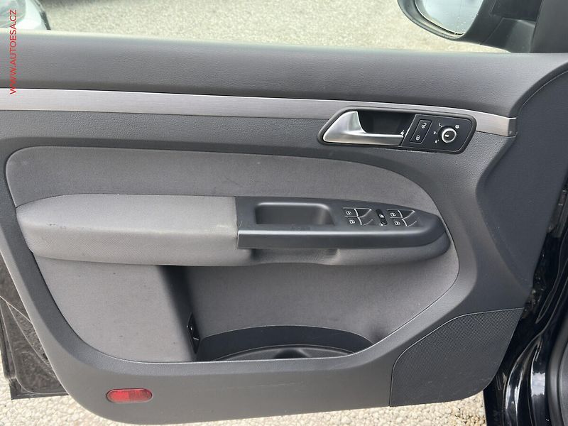 Volkswagen Touran (2011) 1.6TDi, AAC, TZ - fotka 11 z 18