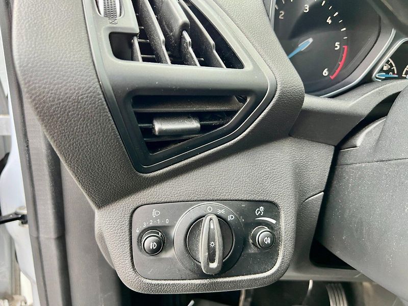 Ford C-MAX (2018) 1.5d 77 kW - fotka 19 z 20