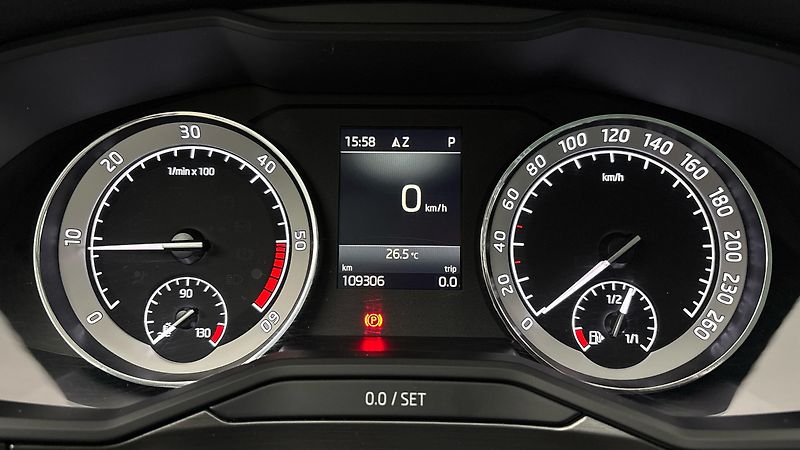 Škoda Superb 2.0 TDI DSG Style Combi - fotka 10 z 28