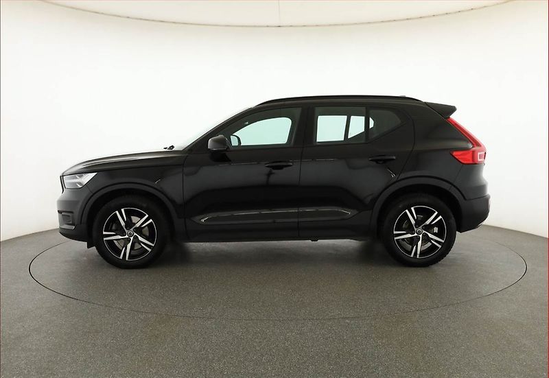 Volvo XC40 (2019) D4 AWD, 4X4, Automat, Kůže - fotka 3 z 13