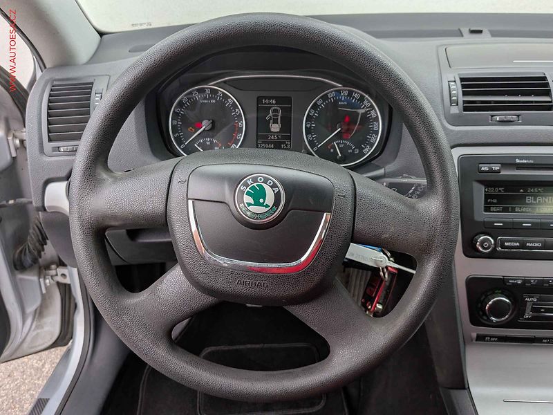 Škoda Octavia (2013) 1.6 TDi, 2.maj, Ambiente - fotka 13 z 15