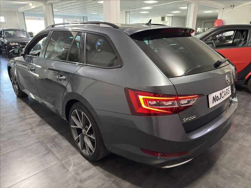 Škoda Superb 2,0   TDI 4x4 DSG SPORTLINE - fotka 4 z 39