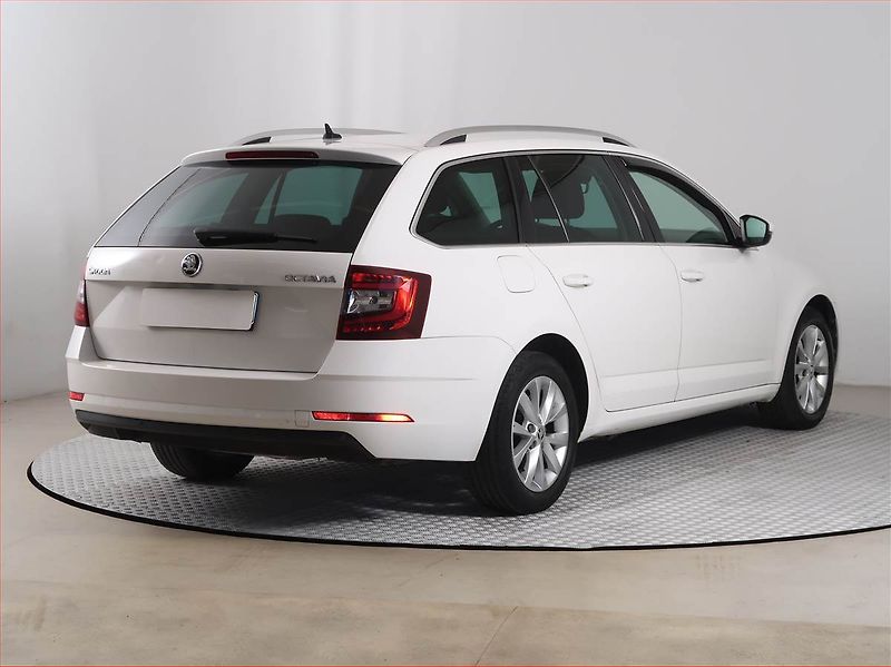 Škoda Octavia (2019) Ambition 1.6 TDI, Tempomat - fotka 5 z 15