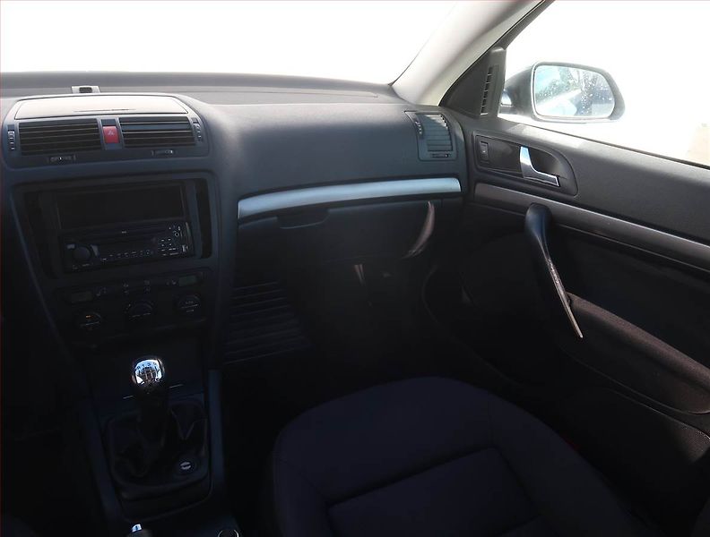 Škoda Octavia (2004) Elegance 2.0 TDI, po STK - fotka 8 z 17