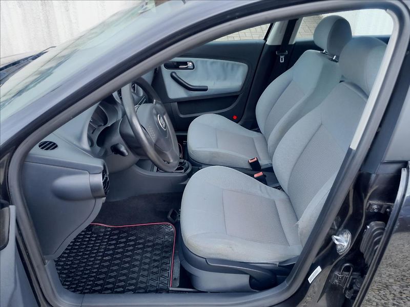 Seat Ibiza 1,4i16V - fotka 18 z 40