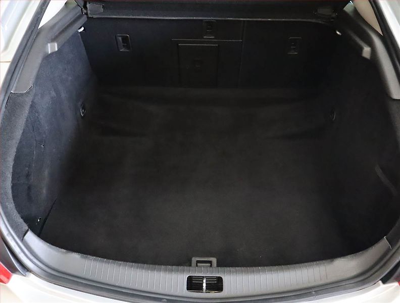 Opel Insignia (2009) 2.0 CDTI, Xenony, Tempomat - fotka 14 z 20