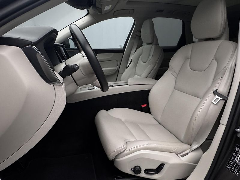 Volvo XC60 B5 AWD INSCRIPTION AUT  - fotka 4 z 56