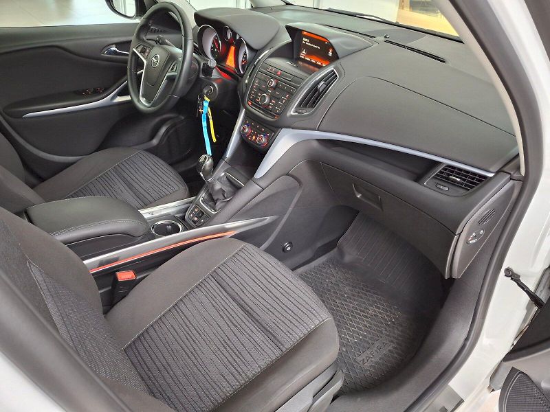 Opel Zafira (2015) Tourer 2,0CDTi 125kW - fotka 13 z 29