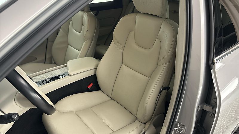 Volvo XC60 2.0 B4 AUT AWD Inscription - fotka 15 z 29