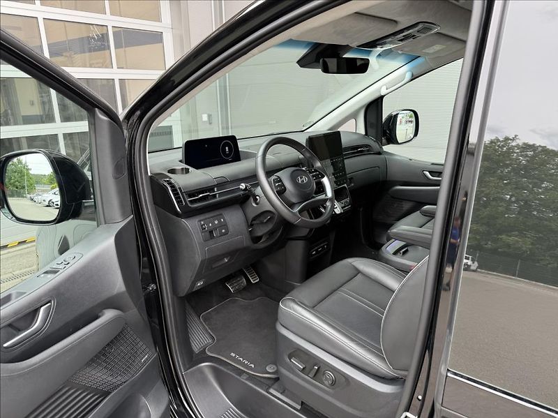 Hyundai Staria 1,6 T HEV 7M  Luxury Panorama - fotka 8 z 26
