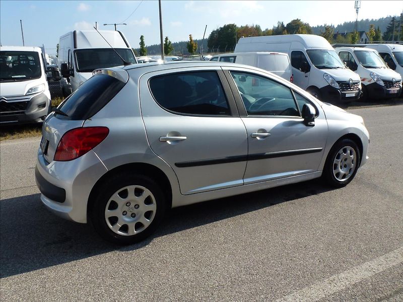 Peugeot 207 1,4 - fotka 8 z 43