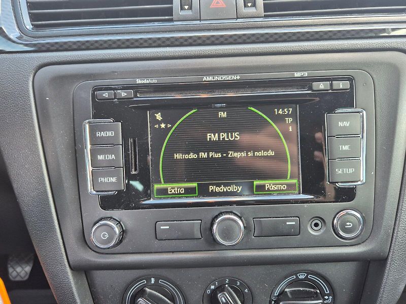 Škoda Rapid (2015) Ambition 1.2 TSI 63 kW 5°manuá - fotka 24 z 27