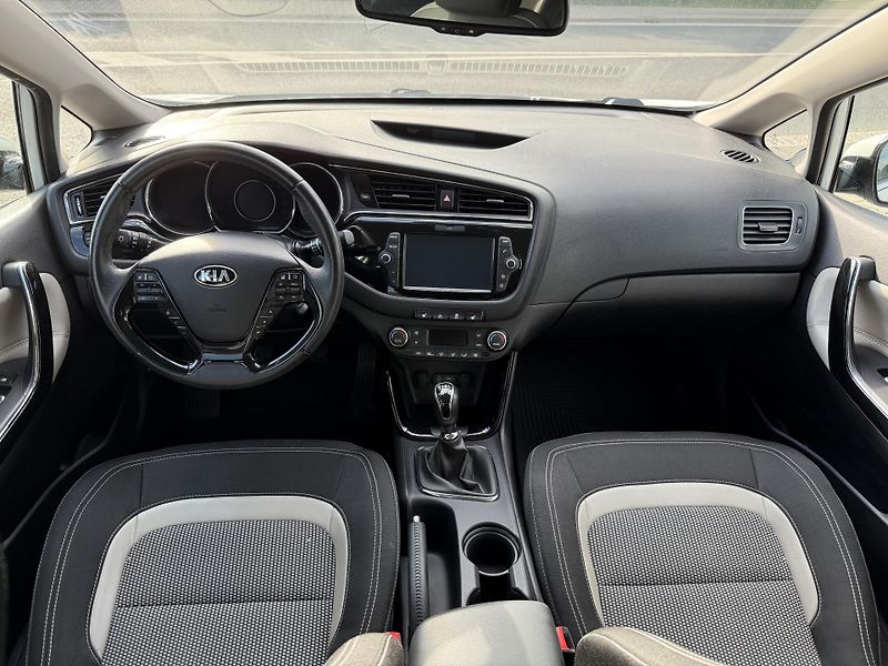 Kia Ceed (2018) TOP 1.6 GDI 99KW - fotka 12 z 15