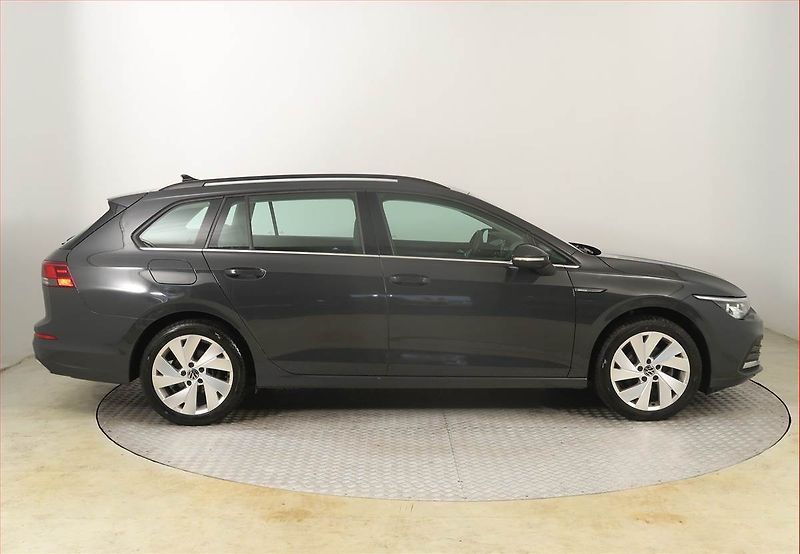 Volkswagen Golf (2021) Style 1.5 TSI, ČR,1.maj - fotka 6 z 19