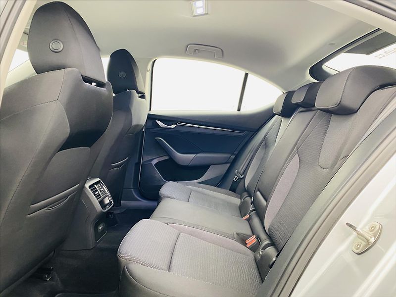 Škoda Octavia 1,5 TSI 110kW Selection - fotka 6 z 26