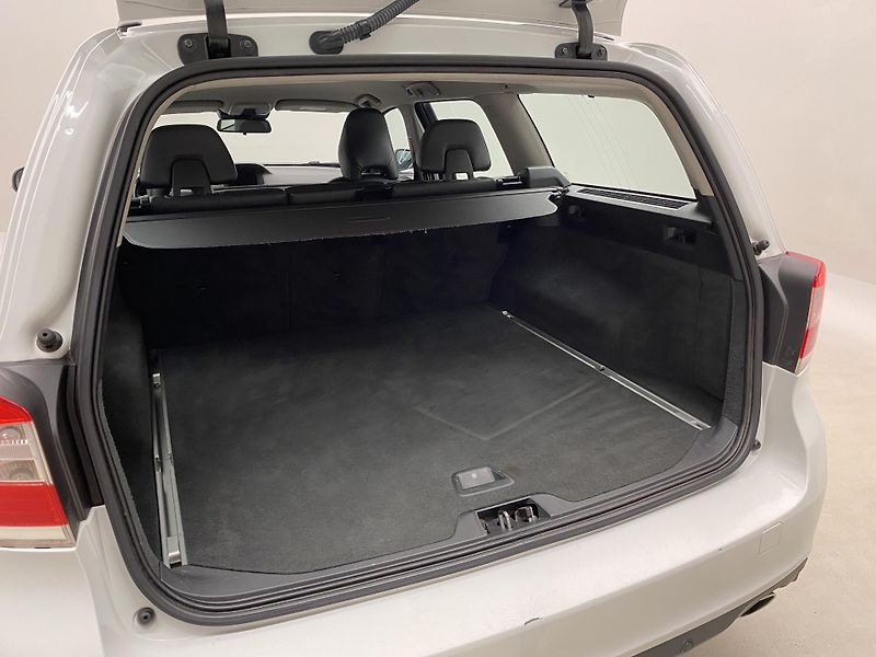 Volvo V70 D4 AWD MOMENTUM REZERVACE - fotka 6 z 46