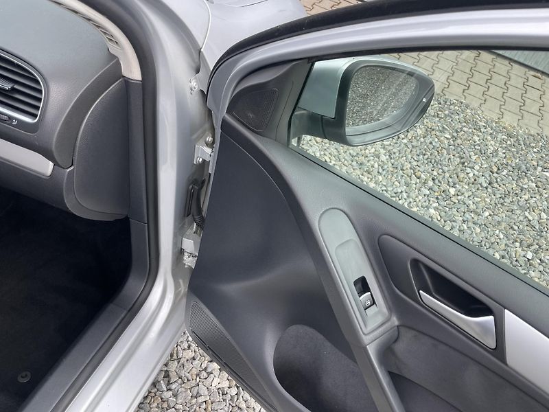 Volkswagen Golf 1.6TDi 105PS  6 HIGHLINE TOP!! - fotka 139 z 176