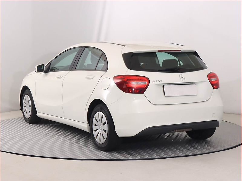 Mercedes-Benz Třídy A (2016) A 180, Serv.kniha - fotka 4 z 16
