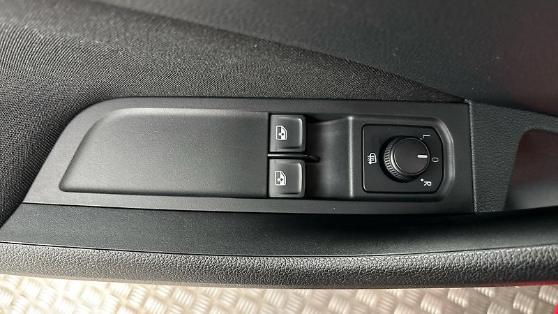 Škoda Kamiq 1.5 TSI Ambition - fotka 21 z 24