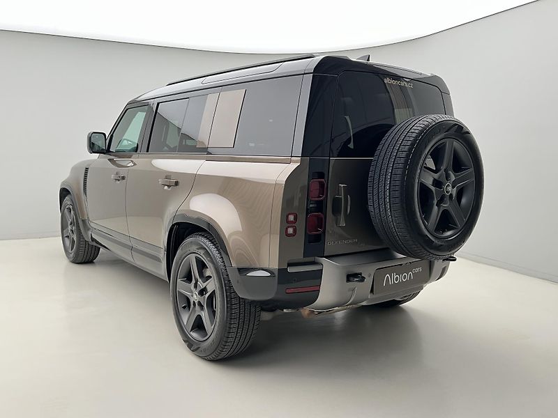 Land Rover Defender 110 D300 X-DYNAMIC SE 1. maj. - fotka 10 z 45