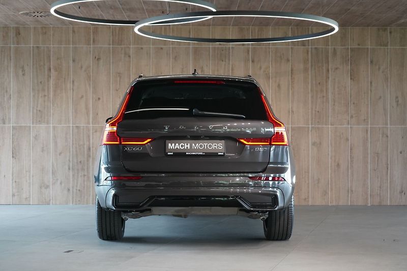Volvo XC60 B5 AWD Plus Dark, Ventilace - fotka 6 z 46