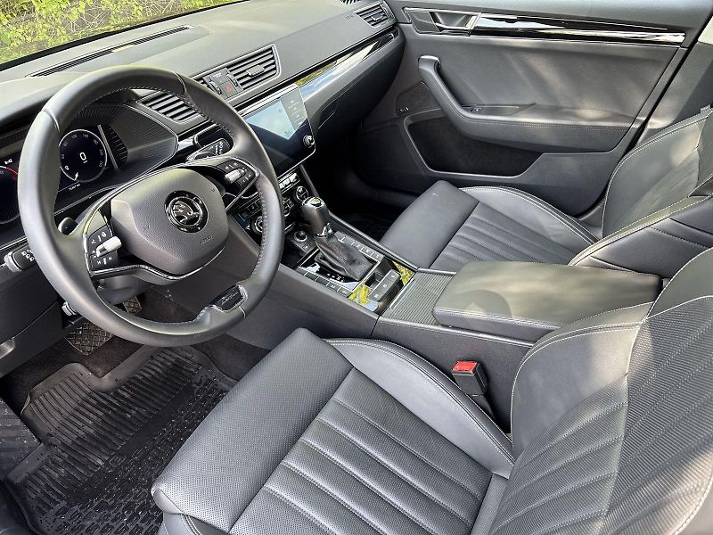 Škoda Superb (2023) Combi 2.0 TDI DSG L&K - fotka 7 z 33