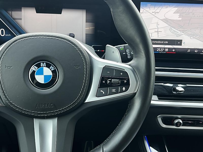 BMW X5 xDrive 30d M-Sport - fotka 12 z 35