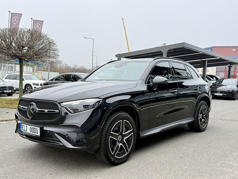 Mercedes-Benz GLC (2023) 300 e 4MATIC SUV - fotka 4 z 48