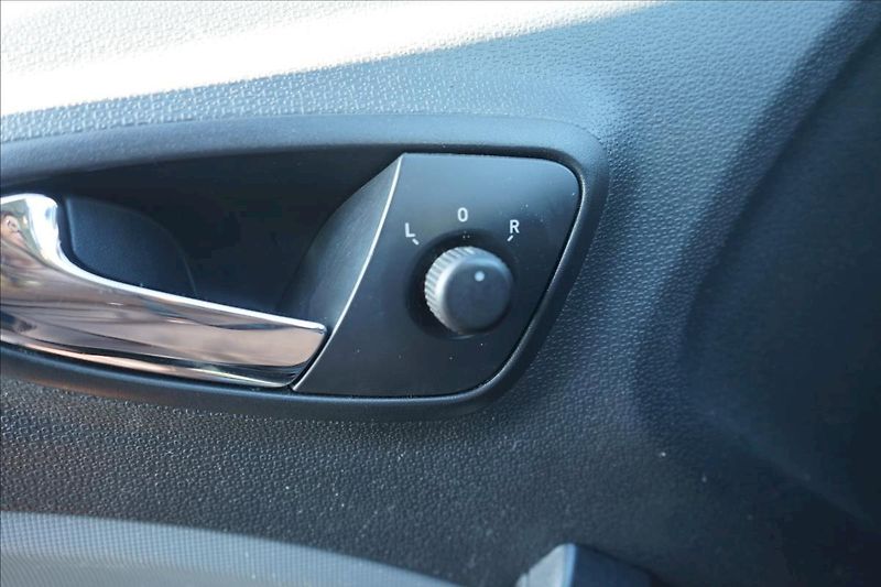 Seat Ibiza (2014) TSI 77 kW Reference - fotka 20 z 25