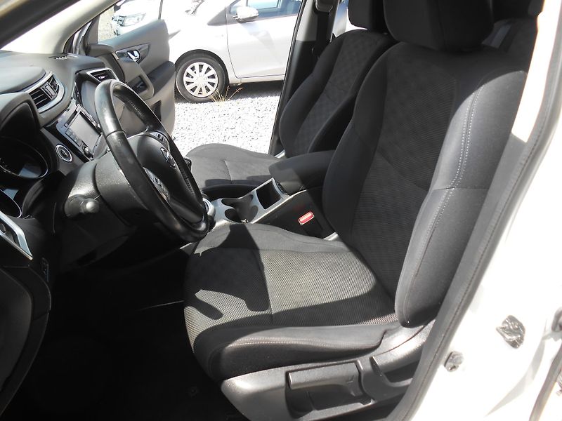 Nissan Qashqai 1.5DCi,LED,KAMERA,PANORAMA - fotka 30 z 49