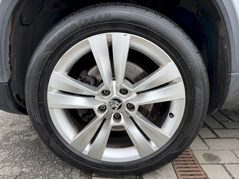 Škoda Karoq (2019) 2.0 TDI 110kW 4x4 Style ACC Si - fotka 35 z 35