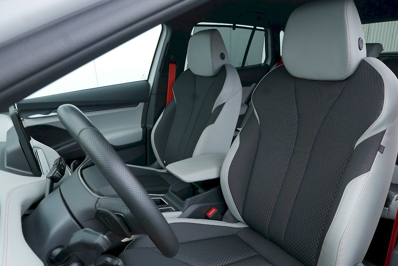 Škoda Elroq (2025) 85 (82kWh) 210 kW 1° Ultra Lod - fotka 17 z 32