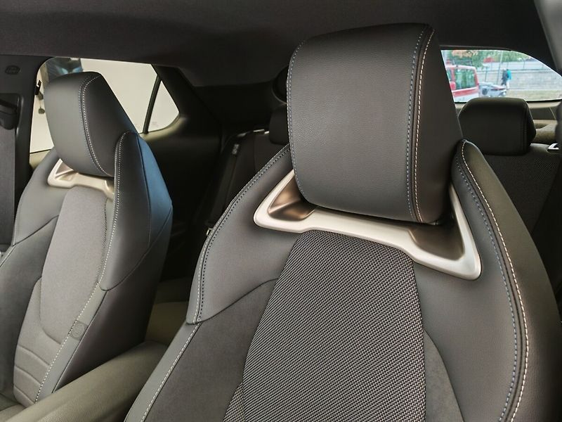 Toyota C-HR 2.0 Hybrid 4x2 Executive - fotka 20 z 48