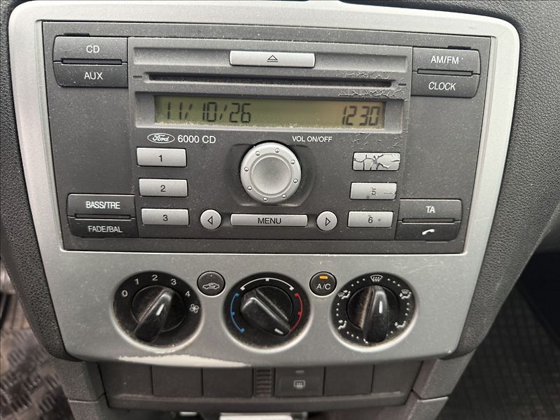 Ford Focus 1,6 i 16V 74kw Klima Tažné 2sa - fotka 20 z 20