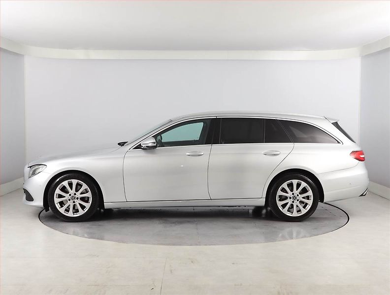 Mercedes-Benz Třídy E (2017) E 220 d, Automat, Kůže, Navi - fotka 3 z 26